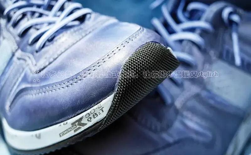 意昂3官网下载百度集团**秋冬必备：运动鞋款式大赏，让你脚步温暖又stylish
**