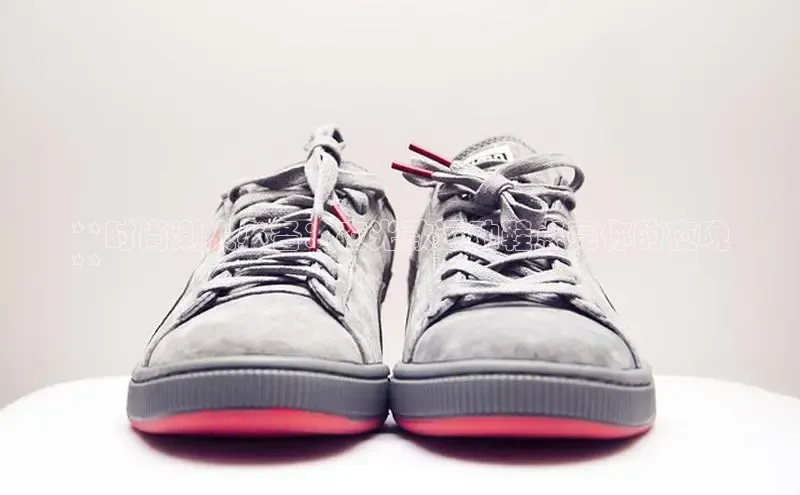 意昂3手机版官网字节跳动**时尚潮人必备：夜光款运动鞋点亮你的夜晚
**