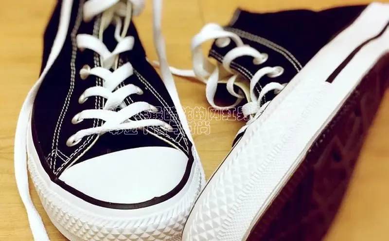 易昂体育3百度教育 2024 年最酷炫的网红男童鞋履
，彰显个性与时尚