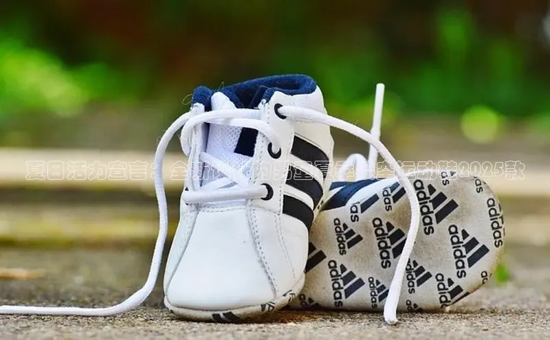 易昂体育3天键股份夏日活力宣言：全新设计的男童夏季镂空运动鞋2025款